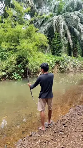 Bikin panah ikan dari bambu asli mantap banget😁#bolang #tutorial #ikan #bambu 