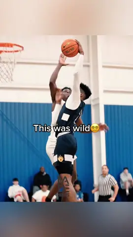 He stared him down the whole way😱😵‍💫 #fyp #relatable #greenscreen #StemDrop001 #hooper #ballislife #basketball #blowthisup #dunk 