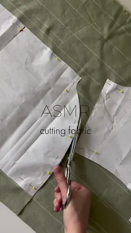 Thos sound though 🤌🏻 #fabriccutting #fabriccuttingasmr #sewingblog #fashiondesigner #sewingtiktok #sewingforyoupage #sewinginspiration 