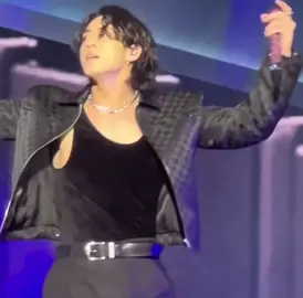 OMFG #JK in 717171K im gagging hes so beautiful! #runbts #runbeautiful #busanconcert #yettocome #jungkook #jeonjungkook #loml@
