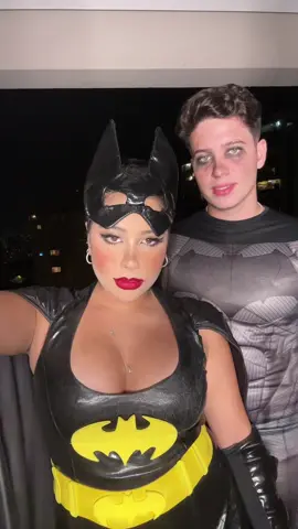 Chamou? @190pietro #helloween #batman #batgirl 