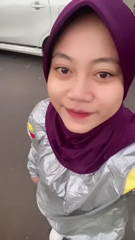 Yuuk efektifkan olahraga dengan  menggunakan baju sauna dari kami. Dengan harga terjangkau kalian bisa mendapatkan hasil olahraga yang maksimal, samaan sama kak @feraavbrnt27_ guys #bajusaunaolahraga #jualbajusauna #olahragasehat #murahbanget #olahragayuk  #saunasuit #olahragamaksimal 