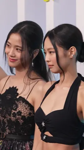 my fav english teacher and student combo 🥰 #jensoo #jisoo #jennie #blackpink 