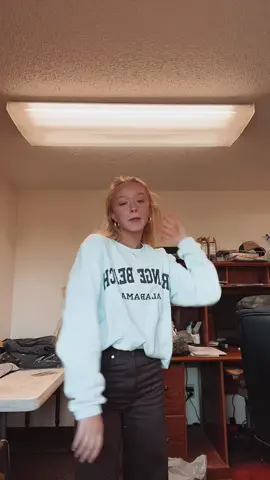 Made you look☺️#fypシ #foryou #viral #fakebody #work #tanningsalon 