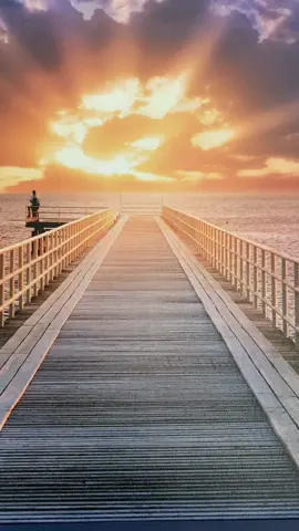 Sunrise is so beautiful and everyday is a good day when you wake up to this. Backlight Bridge canvas by @photowall.sweden #beautifulview #beautifulday #beautifulart #canvas #art #photowall #photowallsweden #journey #fyp 