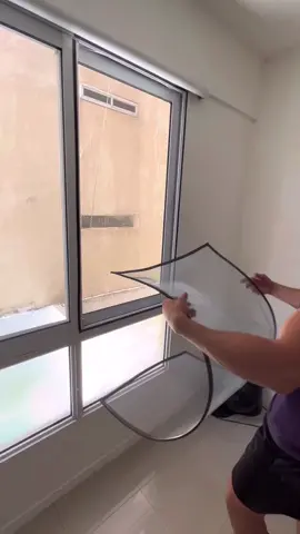 Mosquiteros flexible de imán magnético Mosquiflex.  Aquí te mostramos lo fácil y práctico que es utilizar tu mosquitero Mosquiflex.  Se adapta a ventanas y puertas de aluminio, hierro y madera.  Apreciado ?  envíanos un mensaje y haz tu presupuesto.   Envío para todo el País  Mosquiflex  #viral #fypシ #smile #buenosaires #argentina 
