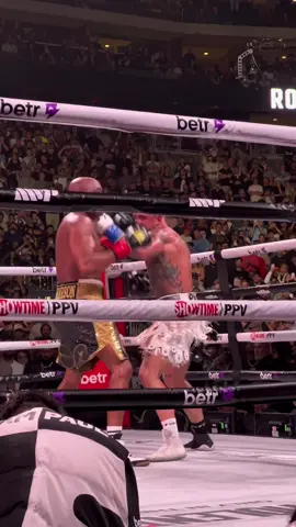 My reaction to @jakepaul knocking down Anderson Silva. WHAT A FIGHT