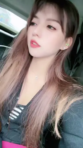 他覺得他很累 你覺得你很委屈 原本相互抱抱就好了 卻變成了她覺得你不懂他 你覺得他不愛你 冷淡冷淡心就涼了～ 一個人如果真的愛你 無論怎樣都會來找你 說話再難聽吵架狠 刪再多次 都不會放手 這輩子如果遇見了就別矯情#上推薦