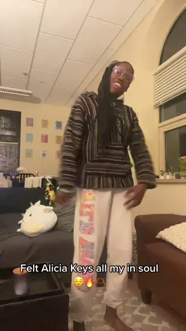 Mid study break things 😁😁😁 #aliciakeys #noone #fyp #studious #lit #letemknow 