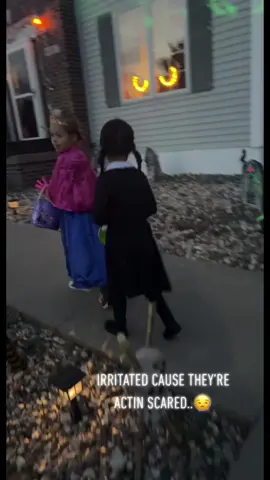 Trick or Treat 😂😂 #fypシ #fyp #hilarious #scaredme #scream #lmao #deadasf💀😭😂 