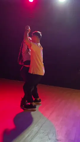 Bailando un socialito con ella @Jeniffer Molina ! Todos los dias encuentras nuestras clases en @Bambolina Escuela de Danza  #salsadance #socialdance #socialdancetv #bolivia🇧🇴 #santacruzdelasierra🇳🇬 #argentina🇦🇷 #tumequemas🔥eddiesantiago 