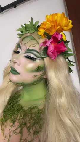 Mother Nature 🧝🏼‍♀️🌱🌿✨ #halloween #halloweenmakeup #fyp #halloweennight #mothernature #green #gogreen #nature #plants #plantgirl #greenery #greenmakeup #mua #makeup #makeuplook #parati