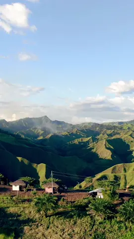 Grabe ang ganda ng La Palmera, just wow! 😍⛰️💚 #lapalmeramountainridge #sultankudarat #mindanao #tiktoktravel #trending #nature 