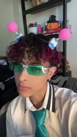 there’s nothing more I hate than being center of attention 🙄🙄