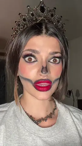 Let’s take my Halloween makeup look off with @clinique ❤️❤️❤️  #makeup #takethedayoff #clinique #adv