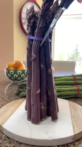 Discovering #purplefood #anthocyanin #healthyvegetables #coolvegetables #purple #asparagus 