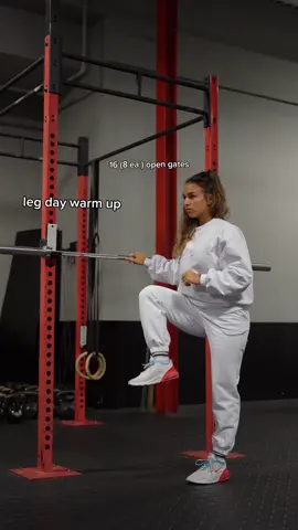 wearing @beaybl everyday lounge set🤍 try this warm up next time you hit lower body🤌 #warmup #legday #legdaywarmup #legswarmup #mobility #hipmobility #anklemobility #Fitness #fitnesstips #gymtips #fitnessmotivation #gymmotivation 