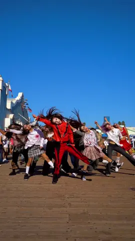 It is not a real Halloween without a Thriller Flashmob!!!! Happy Halloween everyone!! To watch the full video link in bio #thriller #halloween #michaeljackson #flashmob 