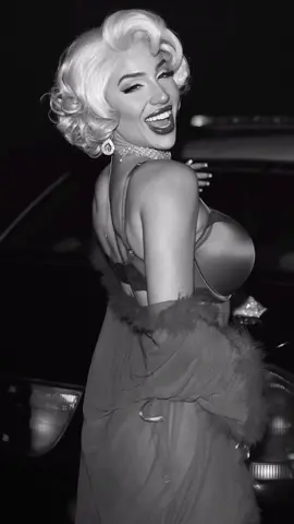 Icon living ✨ #halloween #marilynmonroe #costume  @Unruly Agency 