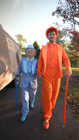 Happy Halloween! Who wore it better? #dumbanddumber 