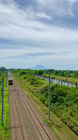 morning view from Citra Maja Raya #keretaapi #banten #krl #citramajaraya 