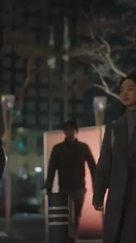 Bertemu tanpa titik temu, memandang dengan jelas namun tiada kejelasan, saling tatap namun tidak menetap. sejahat itukah dua rasa yg terlanjur sirna, membuat penat jika teringat juga membawa derita bila melupa #kdrama #swnk #shewouldneverknow 
