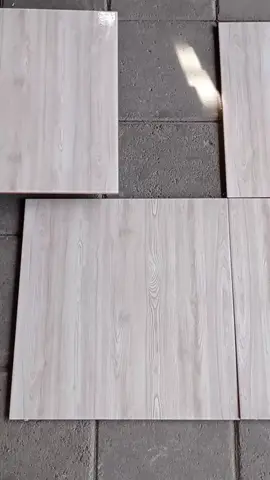 Keramik lantai nuansa kayu glosy #keramik #tokokeramiksidoarjo #fypシ゚viral #fyp 