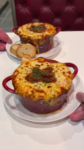 新宿で食べたボルケーノパスタ！たっぷりチーズとお肉ゴロゴロのミートソースを太麺にしっかり絡めて食べる🍝🧀 #新宿グルメ #arklounge 