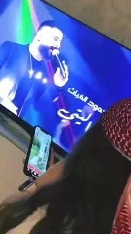 عز نفسك عن شعور مايعزك ..🖤