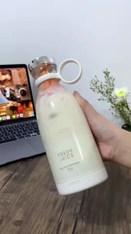 making carrot smoothie with my aesthetic blender bestie😌🤍✨ #fyp #fypシ #portableblender #smoothie #trending #breakfastideas #thatgirl #FoodTok