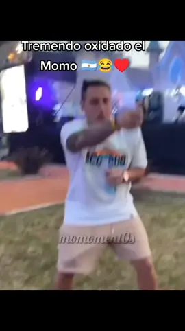 Momo el italiano 🇮🇹 bailando todo oxidado 😂🇦🇷 #coscuarmyoficial #argentina🇦🇷 #momoarmy #elmomo #laveladadelaño2 #stream #twitch #ban #oxidado #momoitaliano 