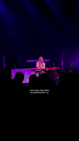 little miss plays faster when she gets excited 🤭 this is love you in my mind ! #singersongwriter #livemusic #vocal #brynncartelli 
