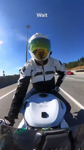 I did in fact have to call and meet @diegoesparzaaa  elsewhere after flying past our exit  @icon_motosports #fyp #corvette #kawasaki #playtime #gojuice #newfriends #zx6r #vancouver #keepup #biketok #gopro #sena #rideconnected #iconmotosports #636 #ijustwannagofast #motorcycle #motorcyclesoftiktok #zoom 