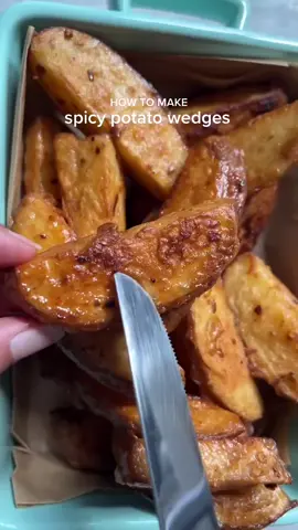 Spicy potato wedges 🍟#potato #potatowedges  #recipes #spicyfood #recipevideo #asmrfood 