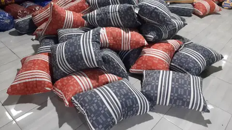 Bantal Guling isi kapuk yang sangat nyaman biat tidur, dengan isi full kapuk randu yg serat fibernya sangat halus dan empuk..dengan tidur menggunakan bantal guling ini kalian akan mengenang masa lalu 😊#bantalkapukasli #gulingkapuk #bantalkapuk #fypシ #masukberandafyp 