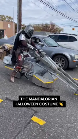 This #Mandalorian #Halloween costume is epic 😱👏 @Seductivecop 