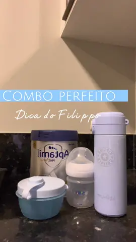 Itens indispensáveis na correria das mamães. Esse pote que paguei 9,99 no Carrefour e a garrafa térmica achei melhor que a garrafa, pq levo comigo para todo ougar. Usava a garrafa antes para molhar algodão, higienizar mamadeira, chupeta e bomba quando estava fora de casa. #dicadeouro #mamaedeprimeiraviagem #maternidade #babylove #dicadematernidade #babylove #amamentacao 