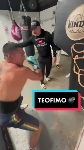 Teo throwing that 💣 #boxing #teofimolopez #heavybag 