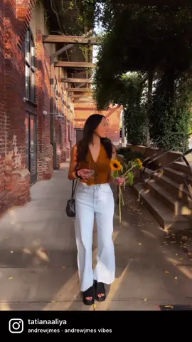 Follow me on insta for more fashion content ♥️ #OOTD #ootddaily #fallfashion #uocommunity #urbanoutfittershaul #sweatervestoutfitinspo #sweatervest #urbanoutfitters #jeans #jeanoutfits #novemberoutfits #charlottecontentcreator #slinky30 @Urban Outfitters @stevemadden 