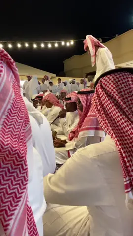 البارحه ف البحر مانومي بطيب ….. افضيت سدي على الرديان ياهادي …. ترى الردي مايسرك لو هو قريب ….. وترى الشلي مايرده عنك الابعادي…💥✨💜