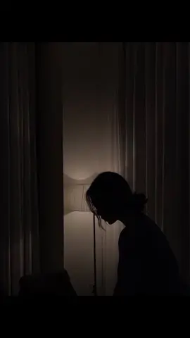 antara melepaskan atau masih mau mempertahankan?🥀💔 #pembeda #dwityamaharani #foryoupage #sadgirl🥀 #fypシ #musicgalau  