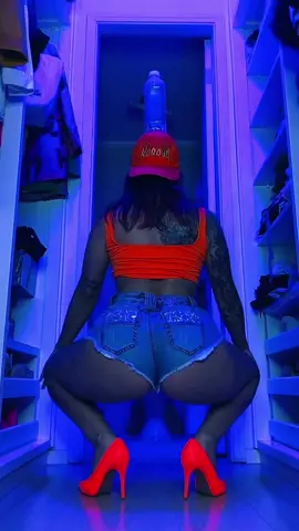 Marque um @ pra lembrar de beber água !!! • #viral #fy #twerk #funk #foryou 
