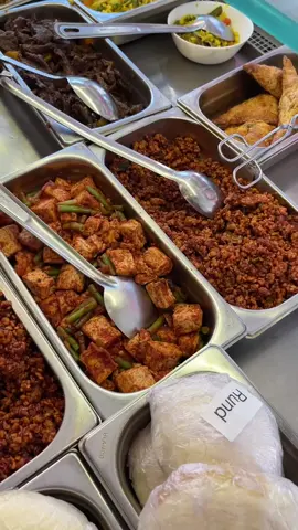 Making our Spicy Tempeh 🌶️🔥 #tjinstoko #toko #amsterdamfoodie #amsterdamfoodspot #tempeh #albertcuypmarkt #depijp #internationalfoodstore 