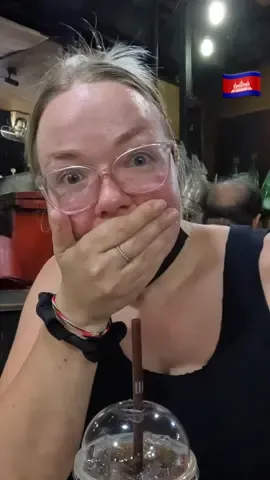 Lovely ladies in Cambodia giving us our bag back 🫶🏻❤️ Very thankful we had nice people on our first day in Cambodia! 🇰🇭 #cambodia #cambodiatiktok #cambodia🇰🇭 #cambodianmarket #cambodiantiktok #cambodianfood 