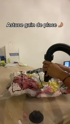 Aujourd’hui astuce gain de place avec les sac sous vide aspirateur 👍🏼👍🏼👍🏼  J’ai rien inventé mais c’est génial et trop satisfaisant 😂   #astuce#rangement#gaindeplace#vetementbebe#pourtoi#fyp#viral#mumtobe#futuremaman#maman#baby#974#lareunion974#974reunionisland 