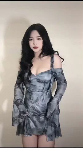 #vudieuthucgiac #tiktokdancevn   tay anh vẫn nắm chặt em 🙊