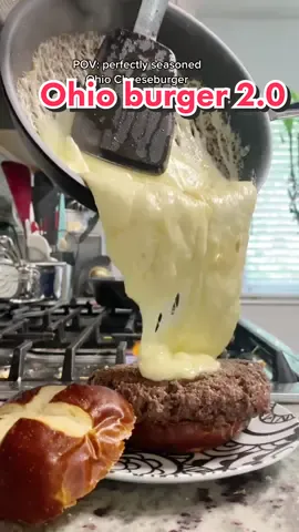 Replying to @userprwfkxxwqc the perfect Ohio cheeseburger  #cheese #food #cooking #foryou