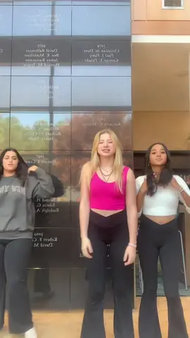accidentally all wore the same leggings 