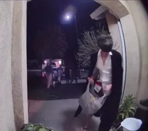 There are good kids out there afterall! #candy #good #goodkid #doorbell #doorbellcam 