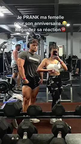 Les filles ? Est ce que c’est normal sa réaction ? 😂